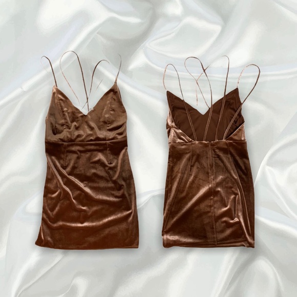 Forever 21 Dresses & Skirts - Dusty rose pink velvet bodycon dress